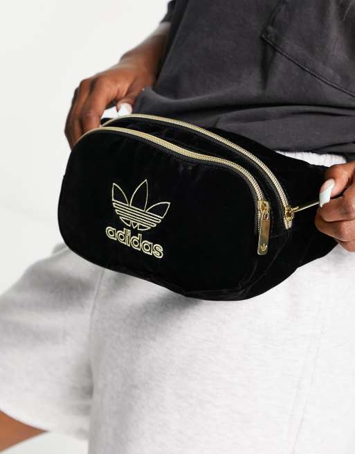 adidas Originals adicolor Fluwelen heuptasje in zwart ASOS