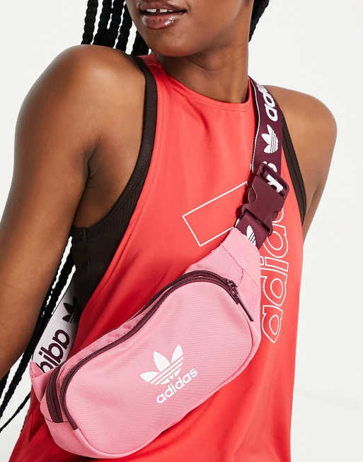 adidas Originals - adicolor - Heuptasje in roze met hengsel met merknaam