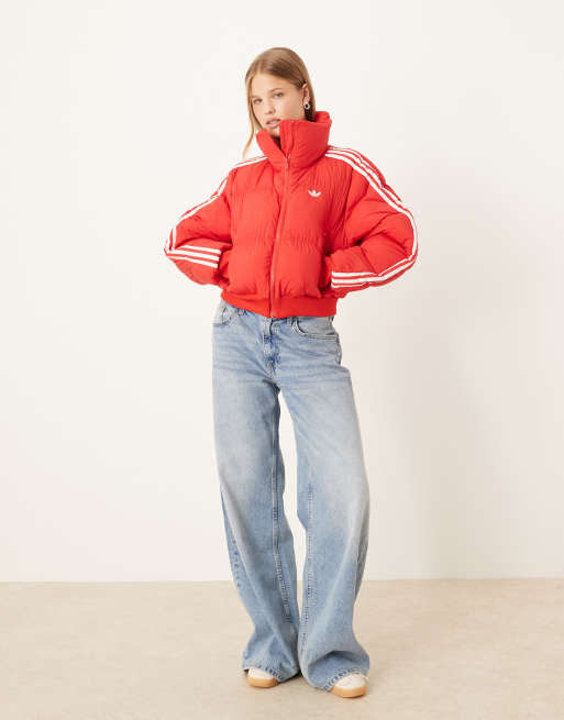 adidas Originals – Adicolor – Jaskrawoczerwona kurtka o krótkim fasonie z syntetycznym ociepleniem
