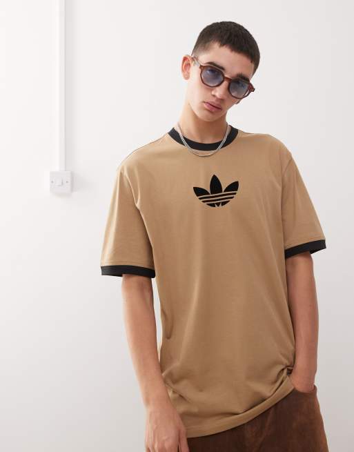 adidas Originals – Adicolor – Jasnobrązowy T-shirt o luźnym kroju z czarnymi lamówkami w stylu lat 2000.