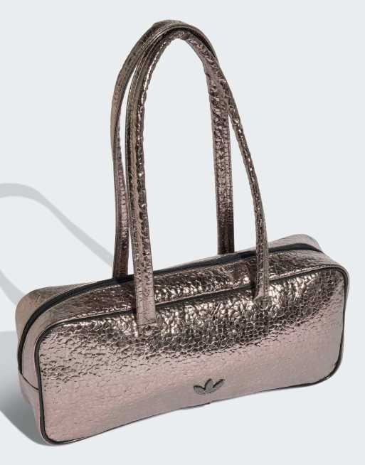 adidas Originals – Adicolor – Längliche Airliner-Tasche in Grey Three mit Metalldetails, 2 von 4