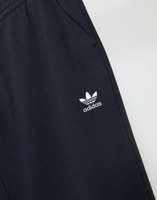 adidas pants logo