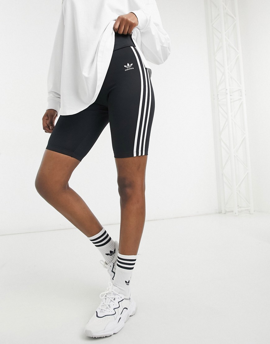 adidas originals -  – adicolor – Legging-Shorts mit hohem Bund und drei Streifen-Logo in Schwarz