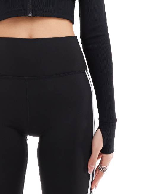adidas Originals Adicolor Leggings Shorts in Schwarz mit hoher Taille und drei Streifen