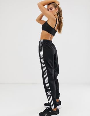 adidas Originals - adicolor locked up - Trainingsbroek met logo in zwart |  ASOS