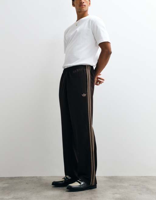 adidas Originals – Adicolor – Locker geschnittene Trainingshose in Aurora Coffee, 1 von 5