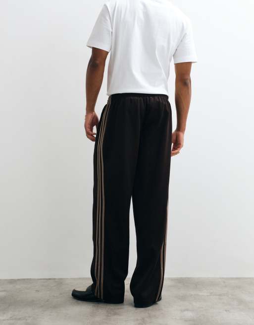 adidas Originals – Adicolor – Locker geschnittene Trainingshose in Aurora Coffee, 5 von 5