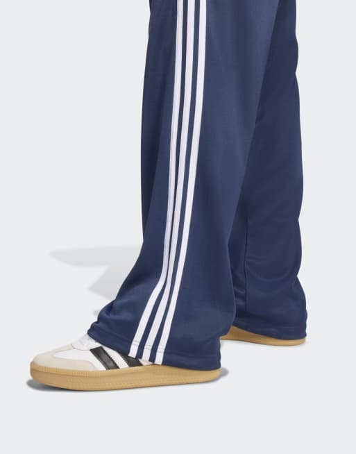adidas Originals – Adicolor – Locker geschnittene Trainingshose in Night Indigo/Weiß, 4 von 4