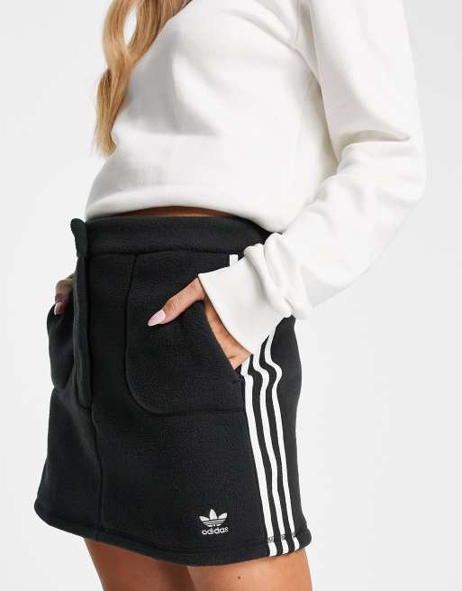 adidas Originals - Adicolor - Mini-jupe taille haute à trois bandes en polaire - Noir