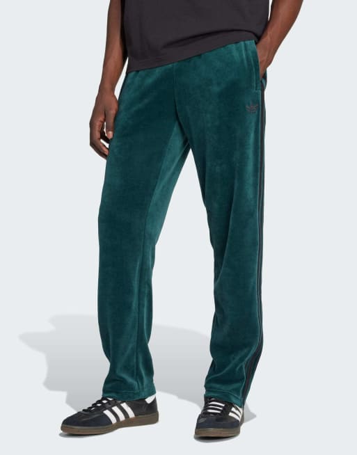 adidas Originals – Adicolor – Mörkgröna träningsbyxor i velour