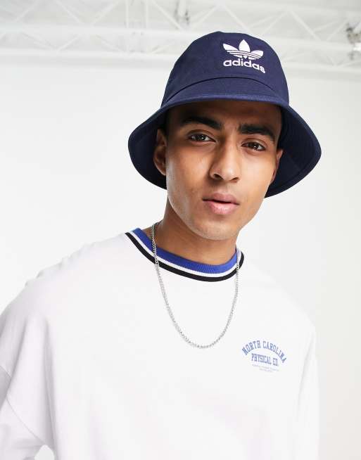 adidas Originals - Mørkeblå bøllehat med trekløverlogo | ASOS