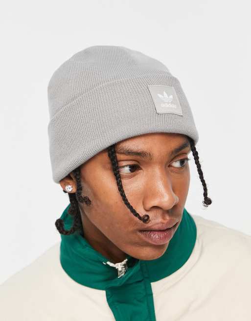 adidas Originals Adicolor M tze in Grau mit Umschlag und Logo