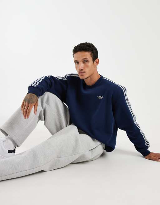 adidas Originals – Adicolor – Oversize-Sweatshirt in Night Indigo mit Rundhalsausschnitt und den 3 Streifen in Grey Two, 1 von 5