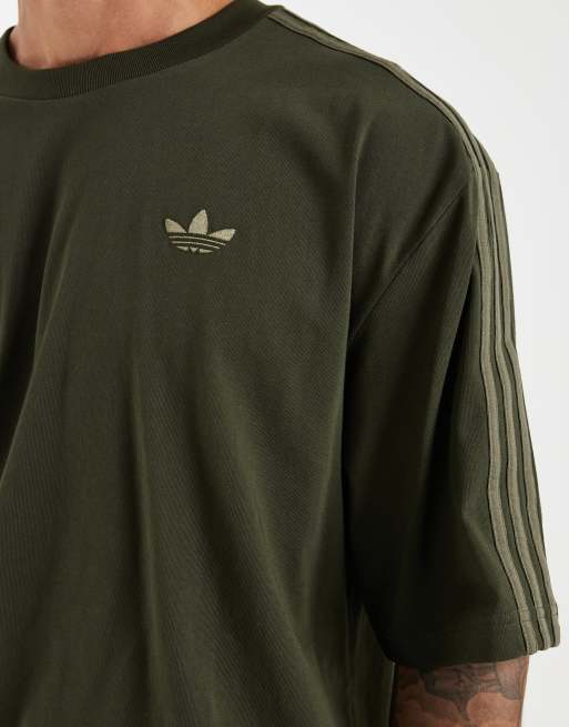 adidas Originals – Adicolor – Oversize-T-Shirt in Night Cargo mit 3Streifen, 3 von 5
