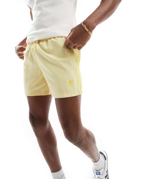 adidas Originals - Adicolor - Pantaloncini da bagno da 5" gialli con 3 righe - view 1