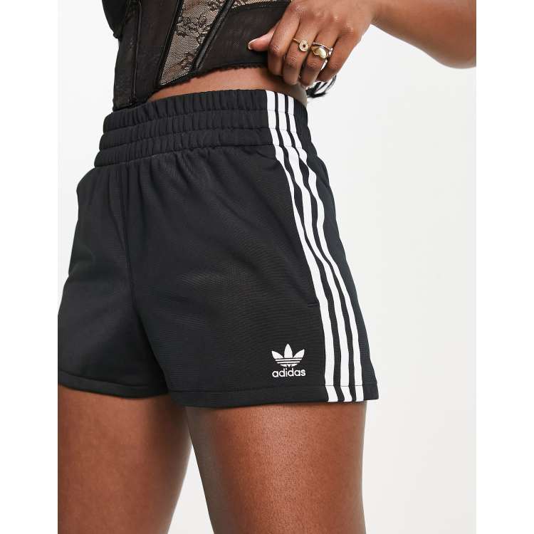 Pantaloncini adidas online righe orizzontali