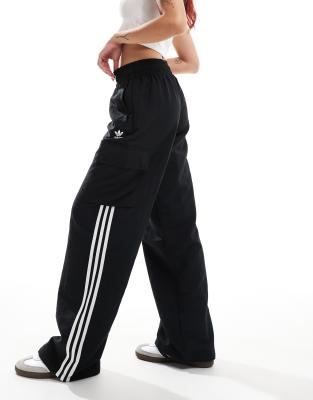 adidas Originals - Adicolor - Pantaloni sportivi cargo neri con 3 strisce - view 1