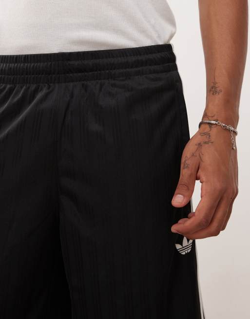 【ADIDAS ORIGINALS】Adicolor poly shorts ショートパンツ adidas Originals Adicolor poly shorts in black | ASOS