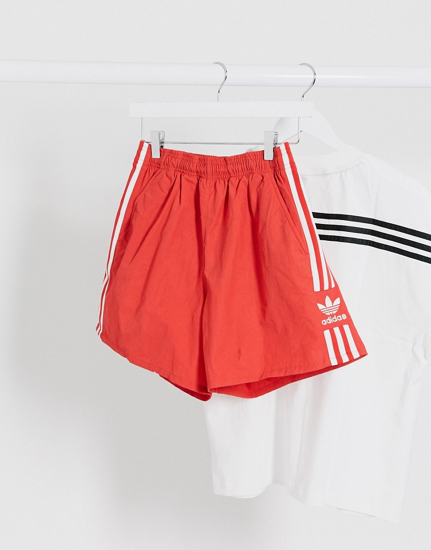 Adidas Originals – adicolor – Röda shorts med 3 ränder