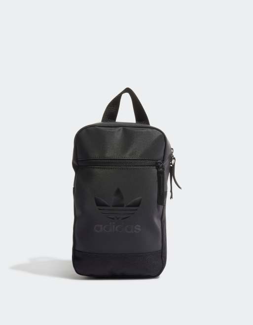 adidas Originals – adicolor – Rucksack in Schwarz mit großem Dreiblatt-Logo 