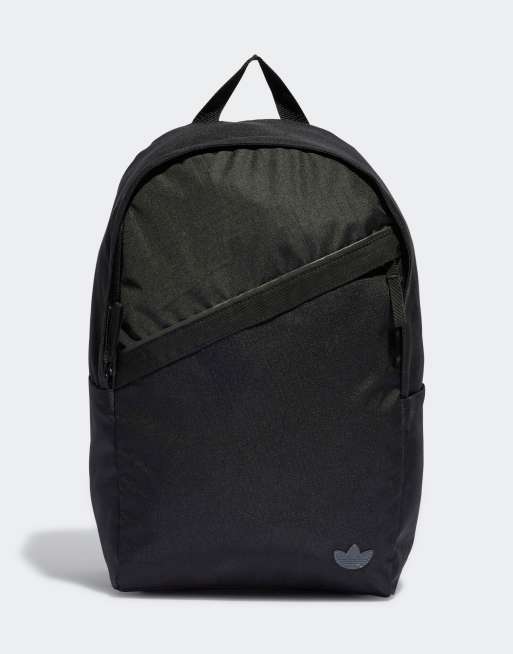 adidas Originals – adicolor – Rucksack in Schwarz mit Reißverschlussdetail vorne 