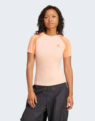 adidas Originals - Adicolor - Schmal geschnittenes T-Shirt in Glow-Rosa mit Raglan-Ärmeln und 3 Streifen