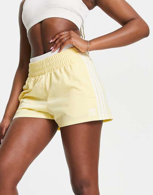 adidas Originals adicolor Short met drie strepen in geel