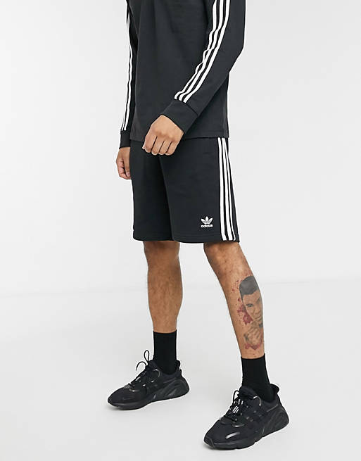 adidas Originals – adicolor – Shorts mit drei Streifen in Schwarz