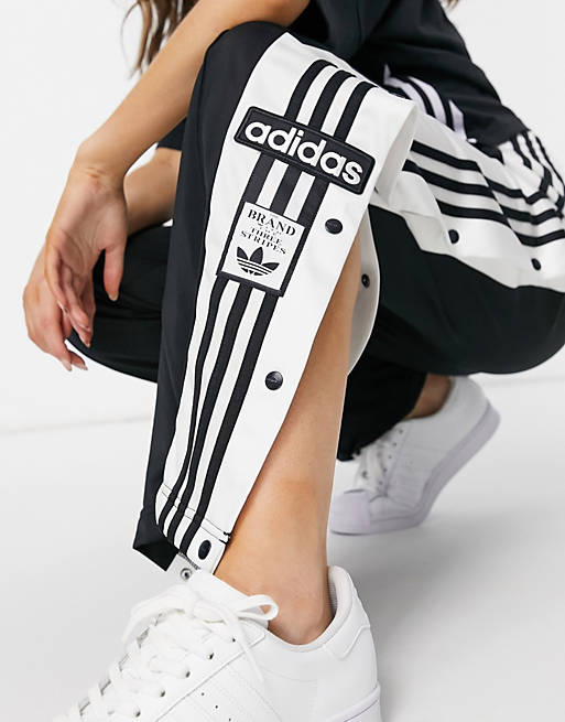 ماهي الرؤوس السوداء adidas Originals Adicolor side logo track pants in black ماهي الرؤوس السوداء