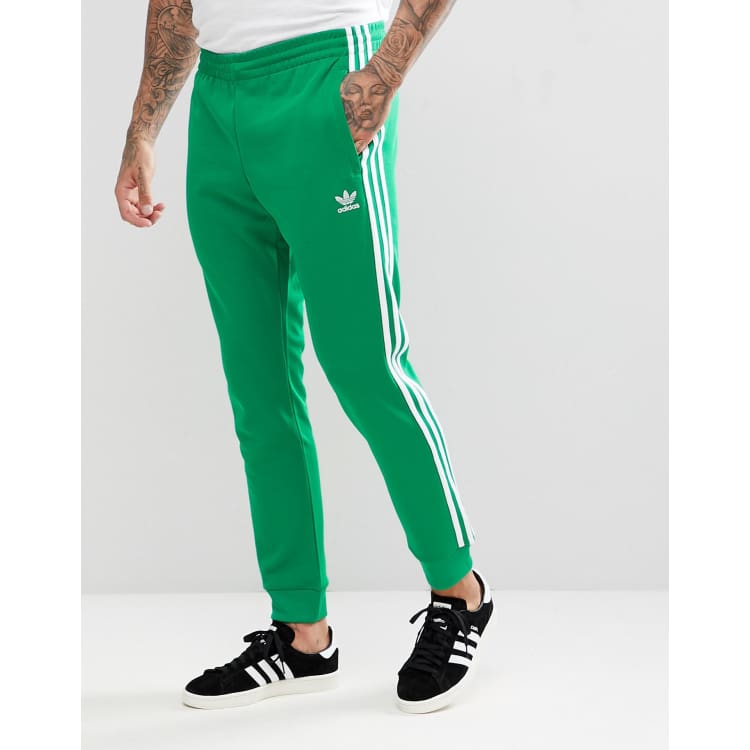 adidas Originals adicolor CW1278 – Grüne Jogginghose | ASOS