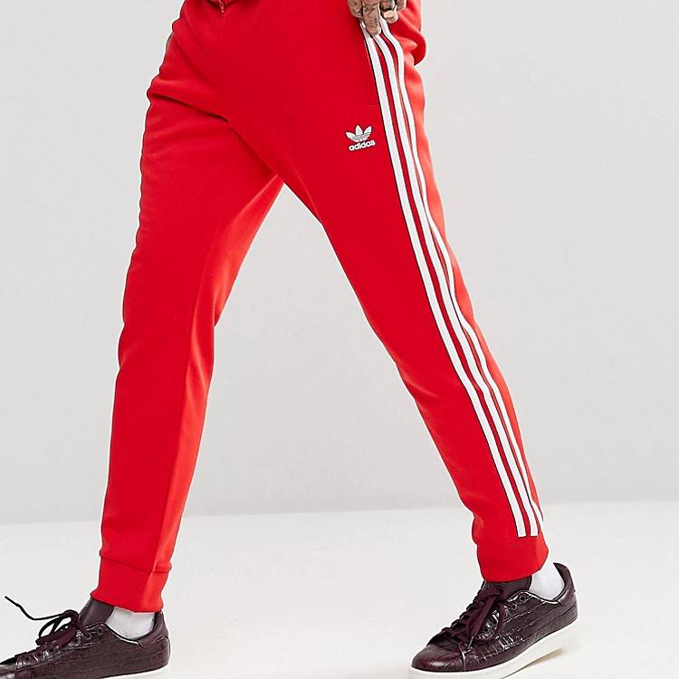 Красные штаны адидас. Красные джоггеры адидас. Красные джоггеры adidas Originals. Красные спортивные джоггеры адидас. Адидас джоггеры красные мужские.