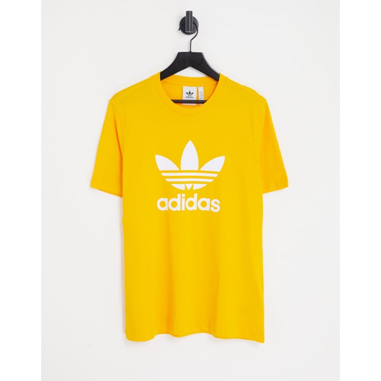 adidas Originals adicolor T shirt con trifoglio grande color oro ASOS