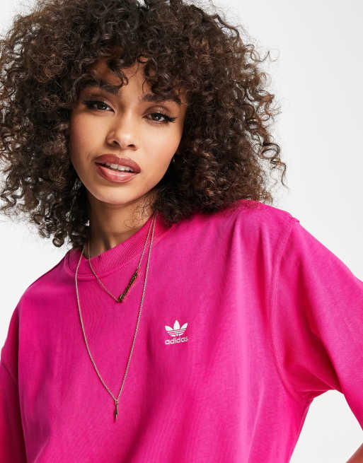 Pink t shirt outfit female shop