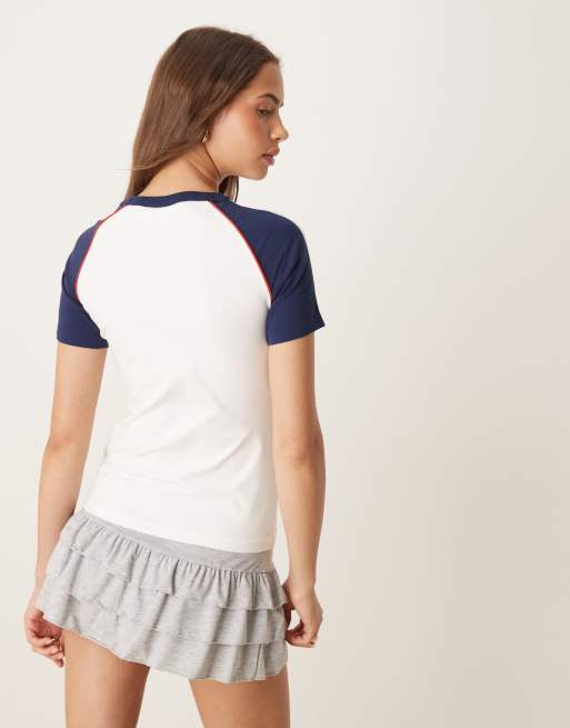 adidas Originals – adicolor – T-Shirt in Weiß und Rot mit Raglanärmeln, 3 von 4