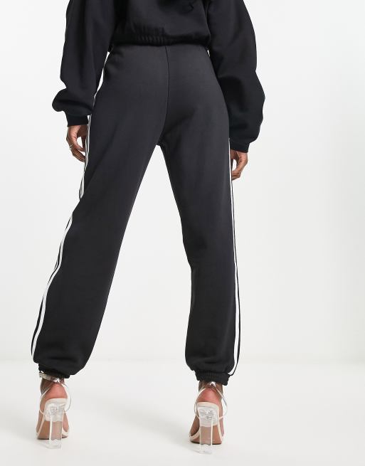 Adidas originals adicolor discount cuffed jogger pants