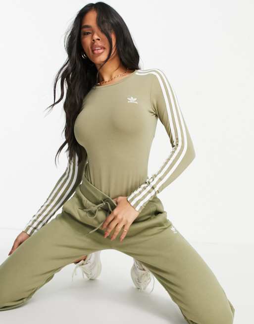 Llevar Interpretación Estación de ferrocarril adidas Originals adicolor three stripe long sleeve body in khaki | ASOS