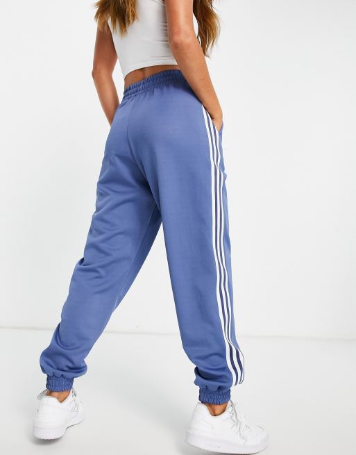 https://images.asos-media.com/products/adidas-originals-adicolor-three-stripe-track-pants-in-blue/23676492-2?$n_640w$&wid=513&fit=constrain