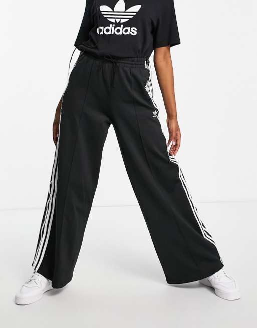 adidas Originals adicolor three stripe sweatpants in black