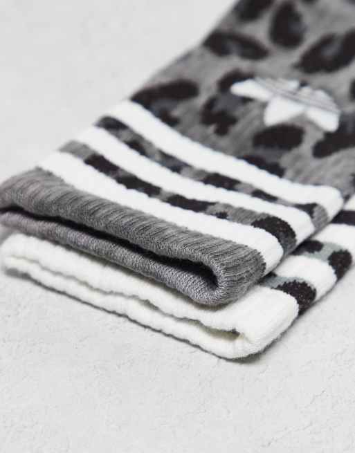 adidas Originals – adicolor Trefoil – 2er-Pack Crew-Socken mit Dreiblatt-Logo und Leopardenmuster
