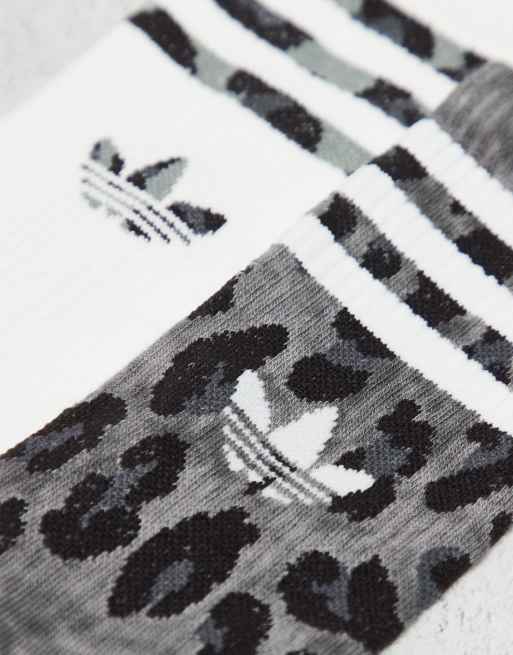 adidas Originals – adicolor Trefoil – 2er-Pack Crew-Socken mit Dreiblatt-Logo und Leopardenmuster