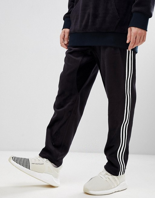 adidas Originals adicolor Velour Joggers In Tapered Fit In Black CY3544 ...