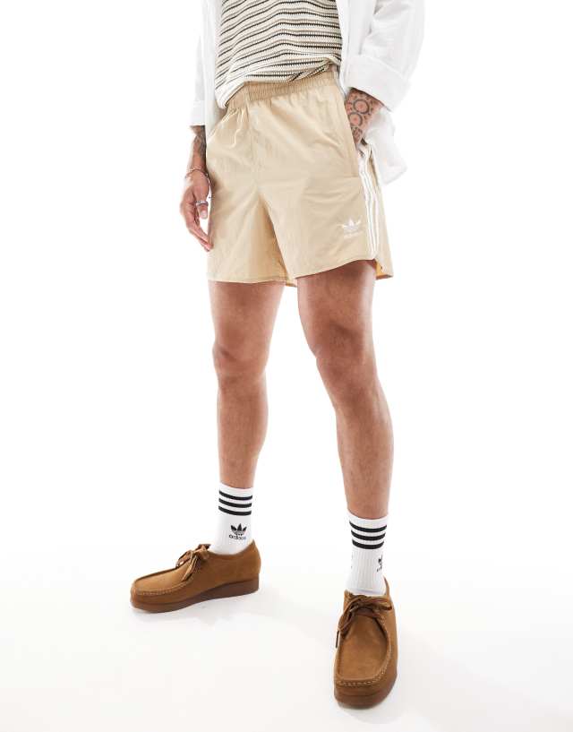 adidas Originals - adicolour sprinter shorts in beige