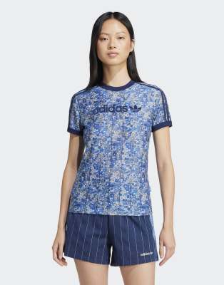 adidas Originals - Adidas originals x liberty london - Cali - Farblich abgestimmtes T-Shirt in Bunt/Kreideweiß/Amb