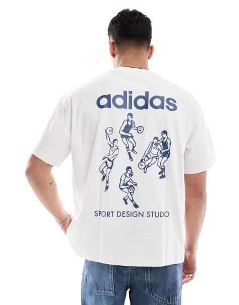 adidas Originals – adidas Sport Design Studio – Biało-niebieski T-shirt z nadrukiem zawodników - view 1
