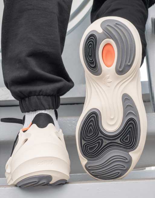 adidas Originals - adifom Q - Baskets - Blanc cassé/noir | ASOS