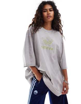 adidas Originals - Adilenium - Oversize-T-Shirt in Grau mit Kleeblatt-Logo