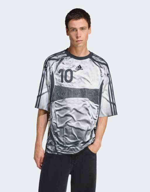 adidas Originals – Adilenium Season 4 Teamgeist – Biały dżersejowy T-shirt ze wzorem