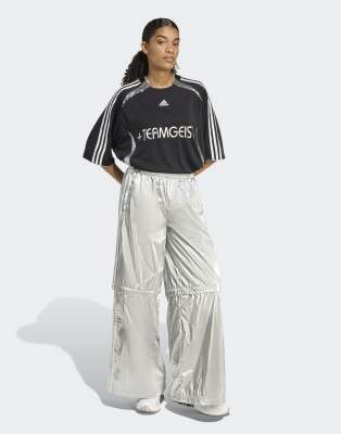 adidas Originals - Adilenium Season 4 Teamgeist - Oversize-Trainingshose in Metallic Silver-Silber