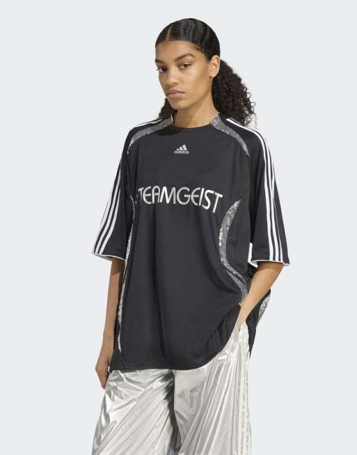 adidas Originals - Adilenium Season 4 Teamgeist - Sort og oversized trøje