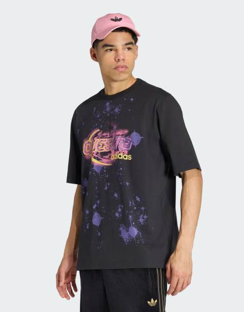 adidas Originals – Adilenium Season 5 Questra – Czarny T-shirt z grafiką - view 1
